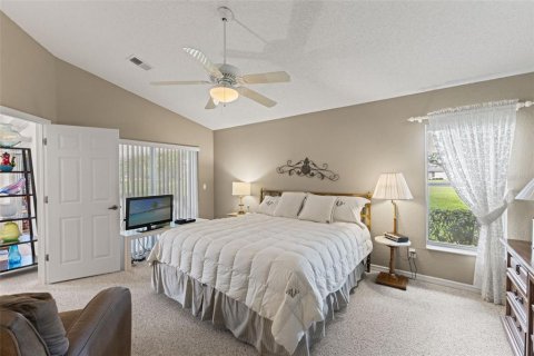 House in Weeki Wachee, Florida 3 bedrooms, 166.57 sq.m. № 2207673 - photo 12