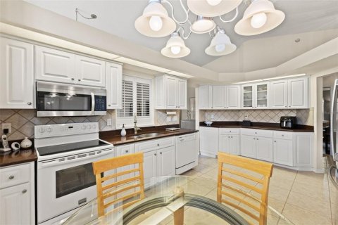 House in Weeki Wachee, Florida 3 bedrooms, 166.57 sq.m. № 2207673 - photo 20