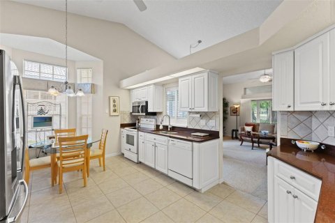 House in Weeki Wachee, Florida 3 bedrooms, 166.57 sq.m. № 2207673 - photo 17