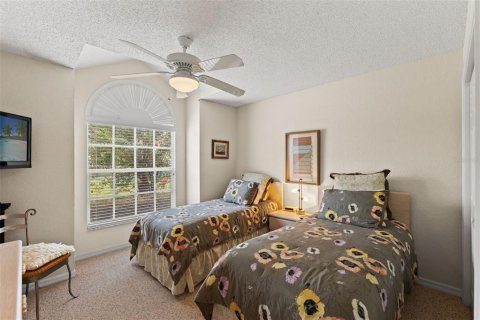 House in Weeki Wachee, Florida 3 bedrooms, 166.57 sq.m. № 2207673 - photo 7