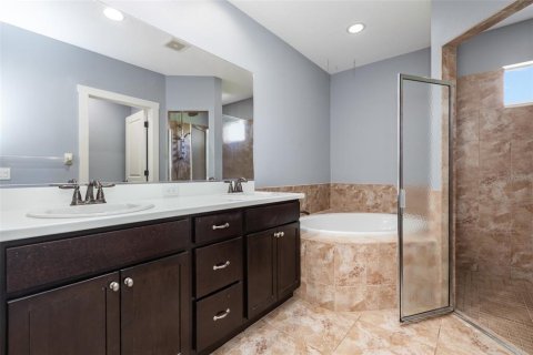 House in Bradenton, Florida 2 bedrooms, 155.98 sq.m. № 1878291 - photo 14