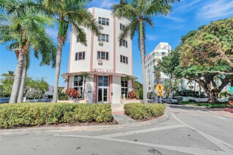 Condo in Miami Beach, Florida  № 2052819 - photo 26