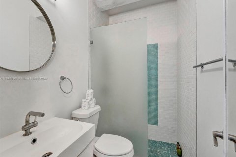 Condo in Miami Beach, Florida  № 2052819 - photo 13