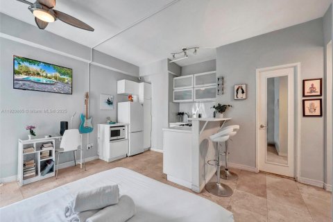 Condo in Miami Beach, Florida  № 2052819 - photo 6