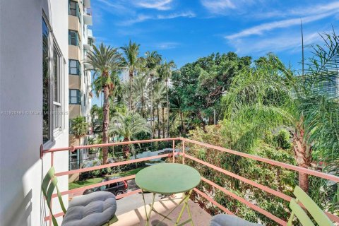 Condo in Miami Beach, Florida  № 2052819 - photo 5