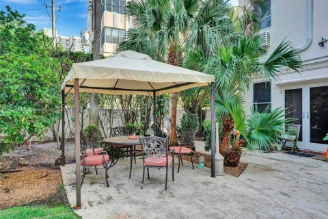 Condo in Miami Beach, Florida  № 2052819 - photo 23