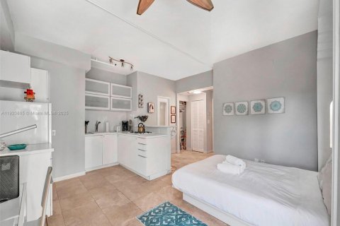 Condo in Miami Beach, Florida  № 2052819 - photo 7