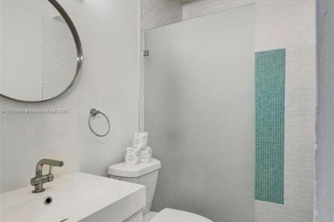 Condo in Miami Beach, Florida  № 2052819 - photo 12