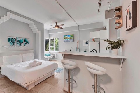 Studio in the Condo in Miami Beach, Florida  № 2052819