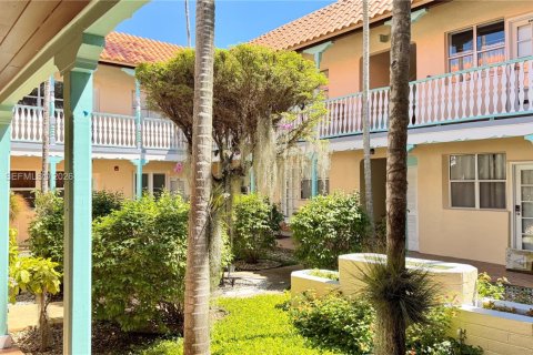 Снять в аренду кондоминиум в Майами-Бич, Флорида 1 спальня, 50.17м2, № 2058772 - фото 28