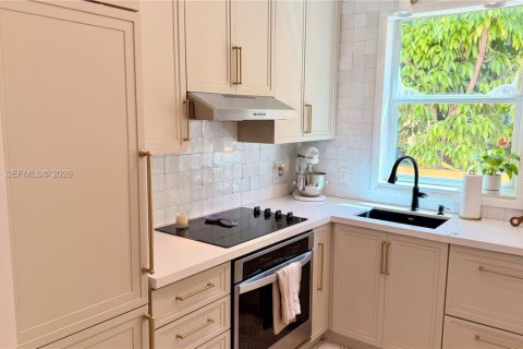 Снять в аренду кондоминиум в Майами-Бич, Флорида 1 спальня, 50.17м2, № 2058772 - фото 6