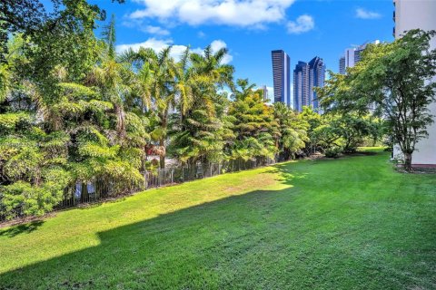 Снять в аренду кондоминиум в Санни-Айлс-Бич, Флорида 3 спальни, 114.27м2, № 1990976 - фото 9