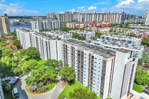 Снять в аренду кондоминиум в Санни-Айлс-Бич, Флорида 3 спальни, 114.27м2, № 1990976 - фото 27