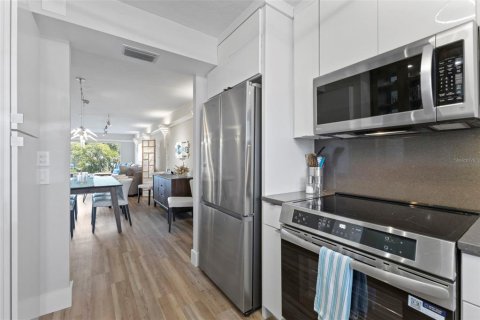 Copropriété à louer à Longboat Key, Floride: 2 chambres, 102.75 m2 № 2330441 - photo 9