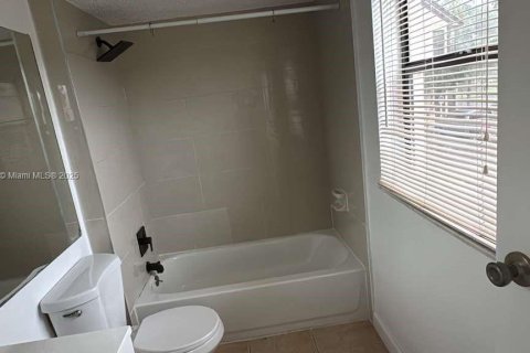 Condo in Pompano Beach, Florida, 2 bedrooms  № 1895776 - photo 17