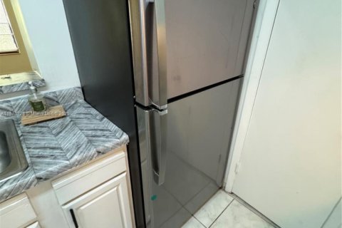 Condo in Pompano Beach, Florida, 2 bedrooms  № 1895776 - photo 12