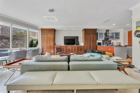 Condo in Miami Beach, Florida, 2 bedrooms  № 1695782 - photo 1