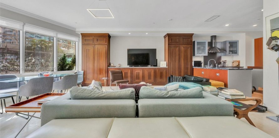 Condo in Miami Beach, Florida, 2 bedrooms № 1695782