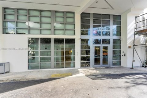 Condo in Miami Beach, Florida, 2 bedrooms  № 1695782 - photo 5