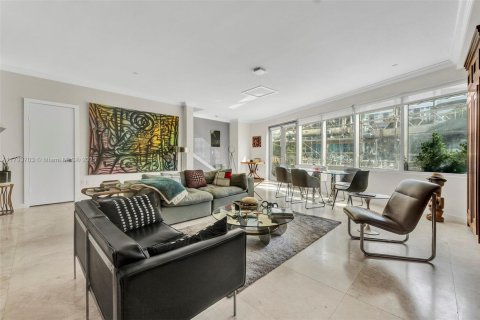 Condo in Miami Beach, Florida, 2 bedrooms  № 1695782 - photo 28