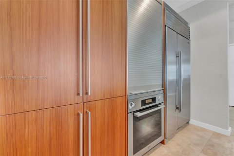 Condo in Miami Beach, Florida, 2 bedrooms  № 1695782 - photo 11