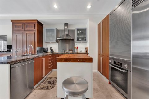 Condo in Miami Beach, Florida, 2 bedrooms  № 1695782 - photo 7