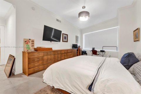 Condo in Miami Beach, Florida, 2 bedrooms  № 1695782 - photo 14