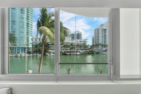 Condo in Miami Beach, Florida, 2 bedrooms  № 1695782 - photo 25