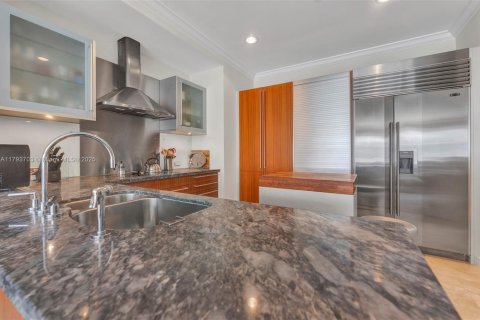 Condo in Miami Beach, Florida, 2 bedrooms  № 1695782 - photo 9