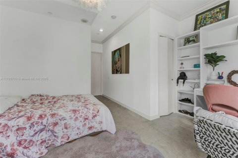 Condo in Miami Beach, Florida, 2 bedrooms  № 1695782 - photo 21