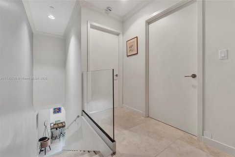 Condo in Miami Beach, Florida, 2 bedrooms  № 1695782 - photo 26