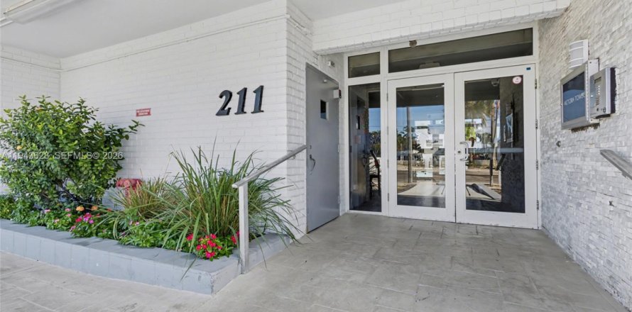 Кондоминиум с 2 спальнями в Холливуд, Флорида № 2000537