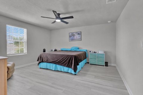 House in St. Lucie, Florida 4 bedrooms, 203.92 sq.m. № 2173481 - photo 18