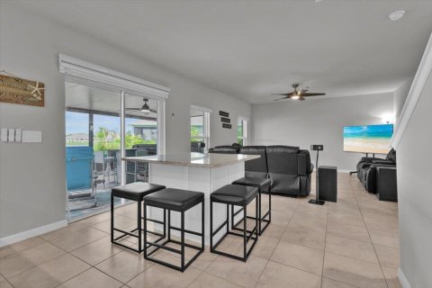 House in St. Lucie, Florida 4 bedrooms, 203.92 sq.m. № 2173481 - photo 7
