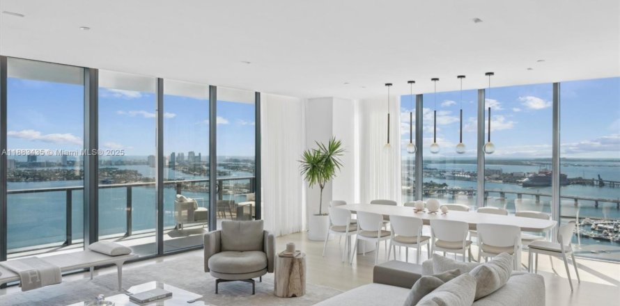 Condo à Miami, Floride, 5 chambres № 1933199