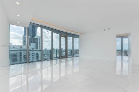 Copropriété à louer à Sunny Isles Beach, Floride: 2 chambres, 192.31 m2 № 2000081 - photo 10