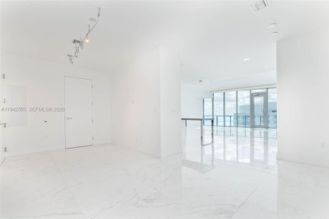 Copropriété à louer à Sunny Isles Beach, Floride: 2 chambres, 192.31 m2 № 2000081 - photo 3