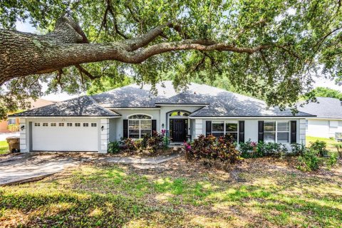 House in Clermont, Florida 4 bedrooms, 278.71 sq.m. № 1679013 - photo 2