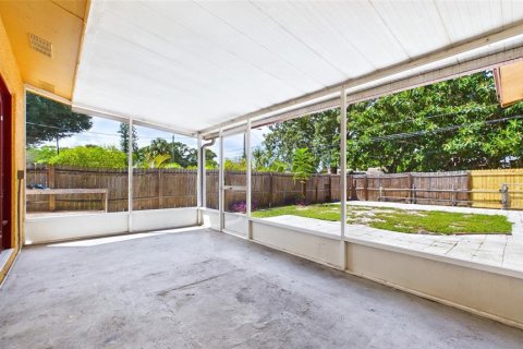 Casa en venta en Saint Petersburg, Florida, 3 dormitorios, 129.6 m2 № 2369342 - foto 29