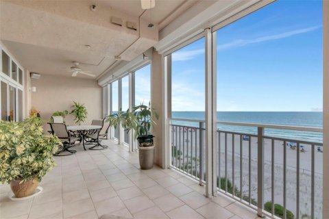 Condominio en Indian Rocks Beach, Florida, 2 dormitorios № 2239723