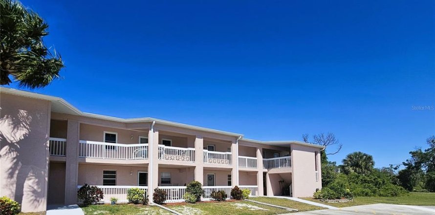 Condominio en Rotonda, Florida, 2 dormitorios  № 1677217