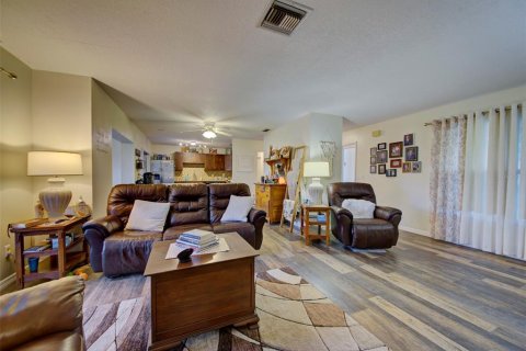 Casa en venta en Spring Hill, Florida, 3 dormitorios, 139.91 m2 № 2238229 - foto 15