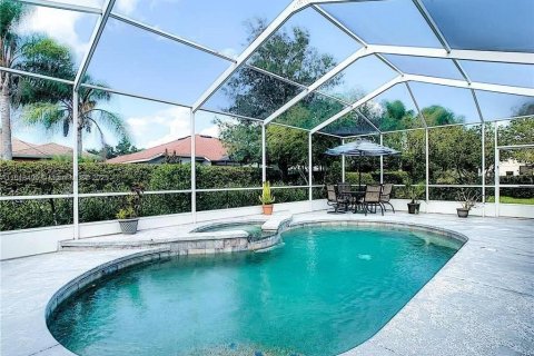 Villa ou maison à louer à Kissimmee, Floride: 2 chambres, 190.45 m2 № 1935008 - photo 4
