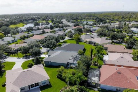 Villa ou maison à louer à Kissimmee, Floride: 2 chambres, 190.45 m2 № 1935008 - photo 5