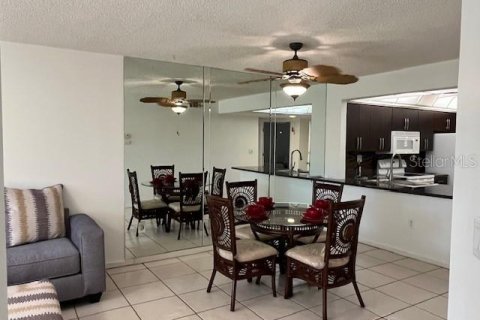 Condo in Punta Gorda, Florida, 2 bedrooms № 2142916 - photo 9