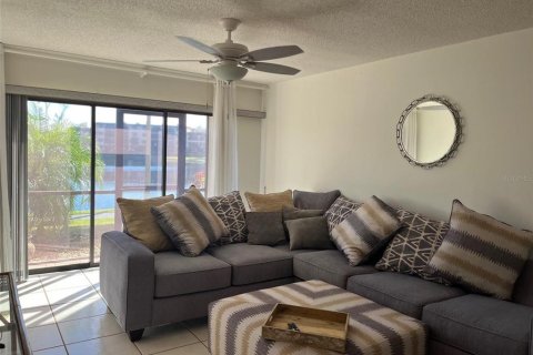 Condo in Punta Gorda, Florida, 2 bedrooms № 2142916 - photo 6