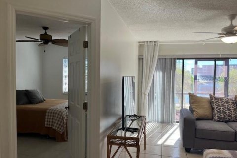 Condo in Punta Gorda, Florida, 2 bedrooms № 2142916 - photo 17