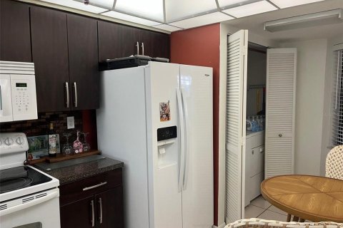 Condo in Punta Gorda, Florida, 2 bedrooms № 2142916 - photo 14