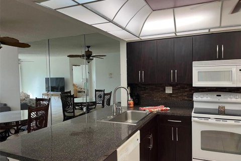 Condo in Punta Gorda, Florida, 2 bedrooms № 2142916 - photo 12