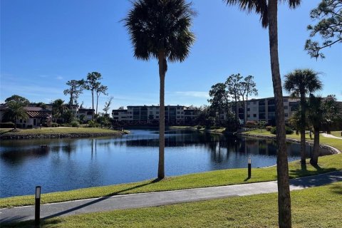 Condo in Punta Gorda, Florida, 2 bedrooms № 2142916 - photo 27